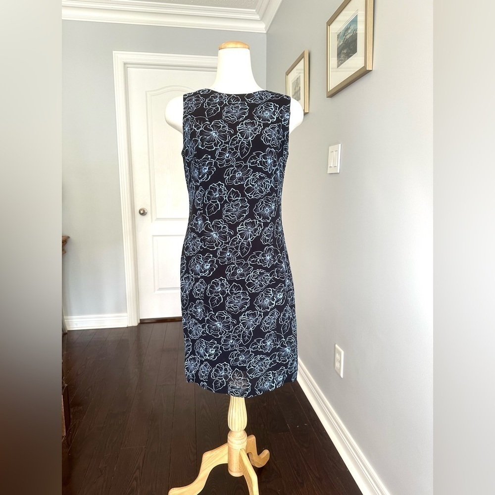 NYGARD Round Neck Floral Sheath Knee Length Dress